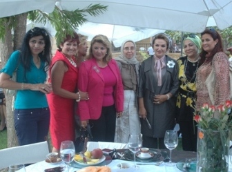 رندة بري، دينا القاضي، طليعه حجيج، ناديا ابراهيم، أمينه فواز، نعمت عازوي وزينه