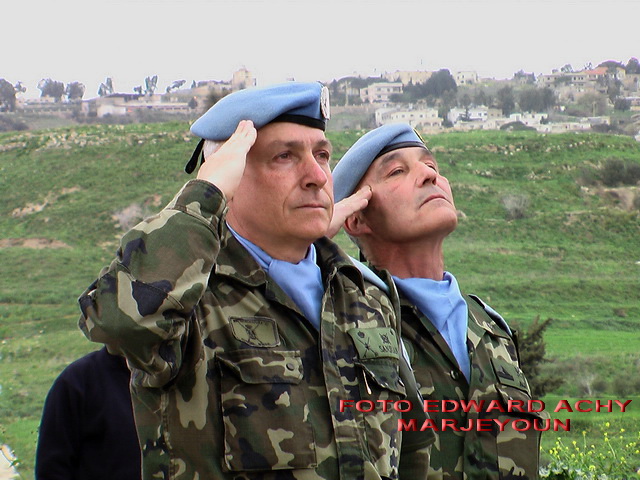 الجنرال كاسيميرو يؤدي التحية العسكرية لرفاق السلاح - صورة ادوار العشي - مرجعيون