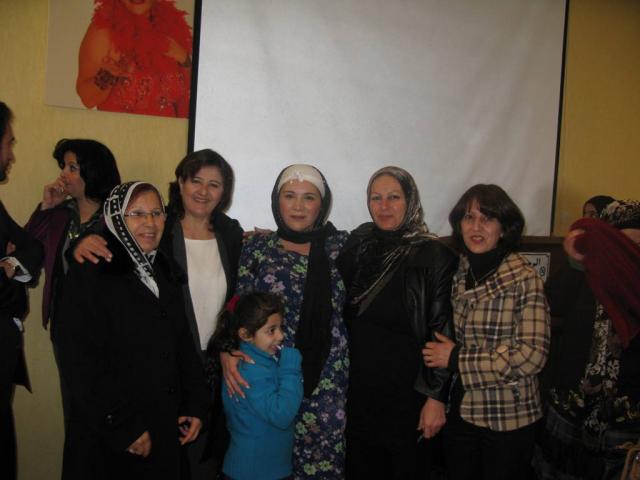 أم طعان شاءت أن تشارك في حفل الإفتتاح