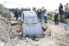 السيارة التي كان يستقلها مرافقو الشهيد مدحت