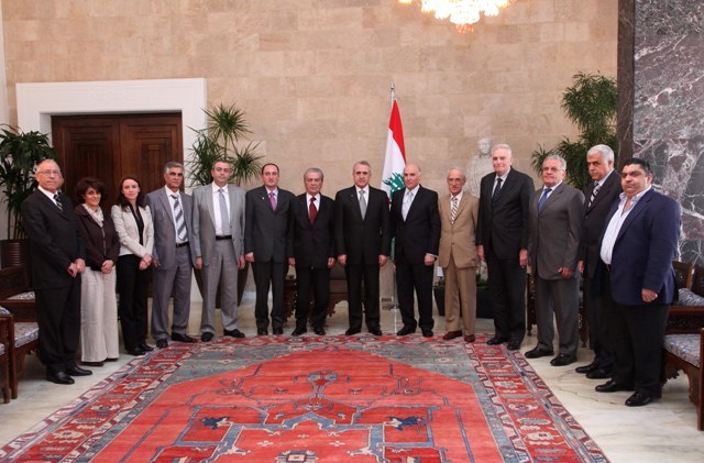  تجمع الهيئات الأهلية التطوعية في لبنان في صورة تذكارية مع رئيس الجمهورية العماد ميشال سليمان