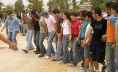 من يترأس حاشية الدبكة؟