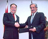  الهبة الصينية في أيد أمينة