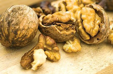 الجوز  فوائده كثيرة.. واستعمالاته أكثر