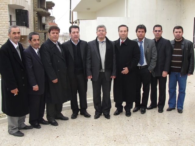 حسن خريس وكافة إخوته.. حضروا جميعاً بسبب مرض الوالد.. وكانوا يتمنون أن يلتقوا بمناسبات أفضل