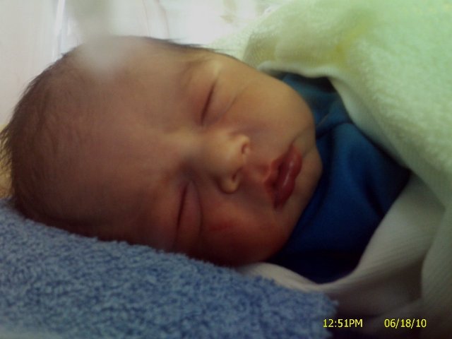 مهدي عباس غريب.. مولود جديد تباركت به الخيام