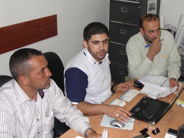 أعضاء في اللجنة