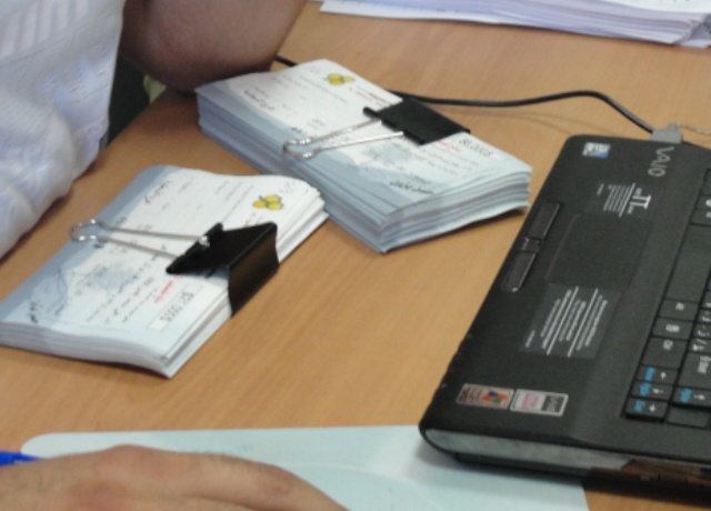 شيكات تعويضاً للخياميين عما ألمّ بهم