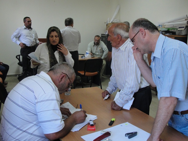 أسماؤهم لم ترد.. فيقدّمون طلبات \