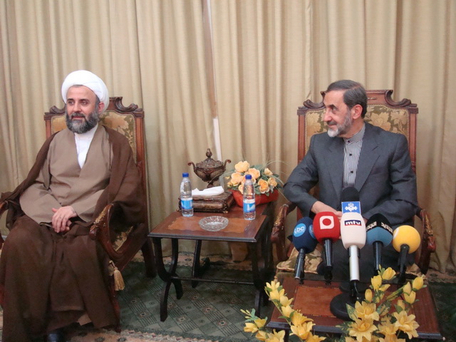 الدكتور علي أكبر ولايتي والشيخ نبيل قاووق