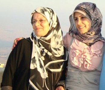 خطيبة باسل والحاجة المؤمنة أم أشرف حسّان