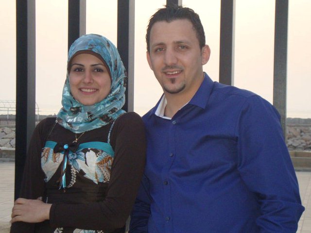 باسل وخطيبته: كانت الفرحة تملأ عينيهما والسعادة تغمرهما.. فقد كانا خطيبان رائعان