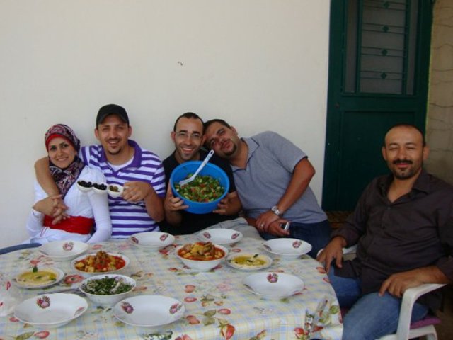 أبكتني كل صورة ضاحكة لك رايتها على هذه الصفحة