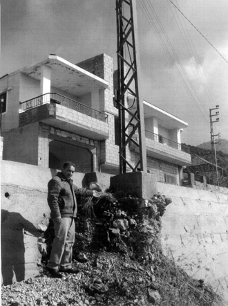 عمود الكهرباء المهدد بالسقوط في كفرحمام