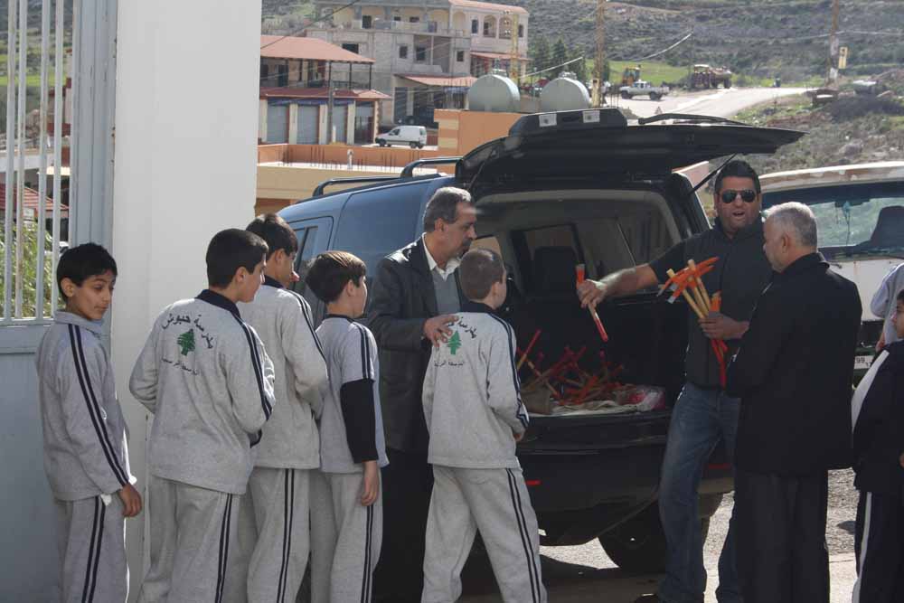 طلاب يزرعون في حبوش