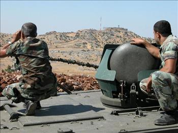  يراقبان الوضع عند محور مزارع شبعا