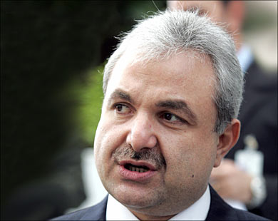 أثبت الإبن  إلياس المر أنه ليس «سر أبيه»