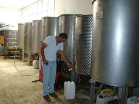 ما ان يحل شهر تشرين حتى يبدأ اصحاب معاصر الزيتون في حاصبيا والعرقوب بتجهيز معاصرهم لإستقبال موسم الزيتون