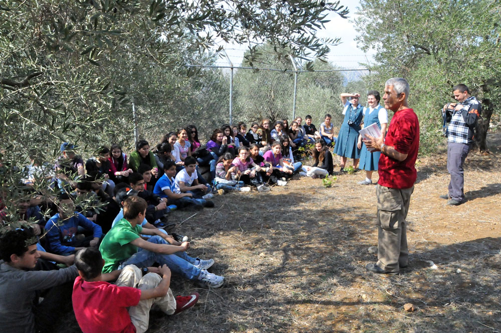 جمعية اغصان تنظم نشاطا زراعيا وبيئيا لطلاب ثانوية راهبات القلبين الاقدسين