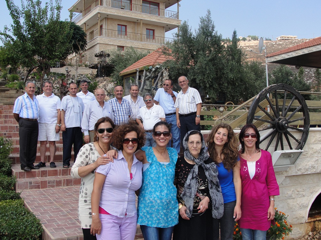 يا خيام.. أحنّ دوماً إليك ِ، أفتقدكِ بشمسك وهوائكِ وصيفكِ