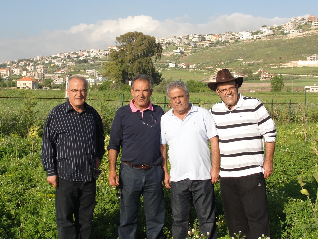 الأشقاء فيصل، رضا، د أسعد ود يوسف علي رشيدي.. تعلموا حبّ الخيام، يزورونها على الدوام