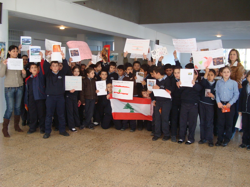 الفرحة بادية على وجوه التلامذة اثناء التصويت لمغارة جعيتا