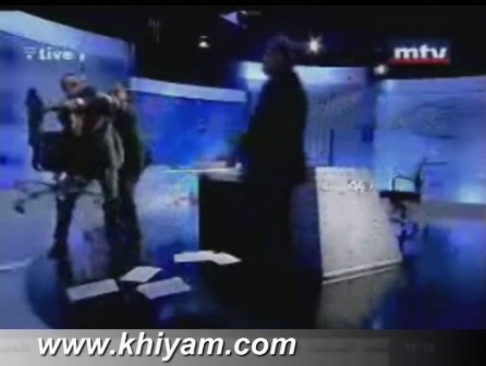 تلاسن تطور الى تضارب بالأيدي بين مصطفى علوش وفايز شكر