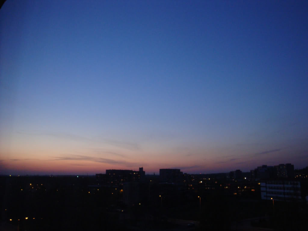 تحتفل السماء بعيد ميلاد ليلها كل مساء