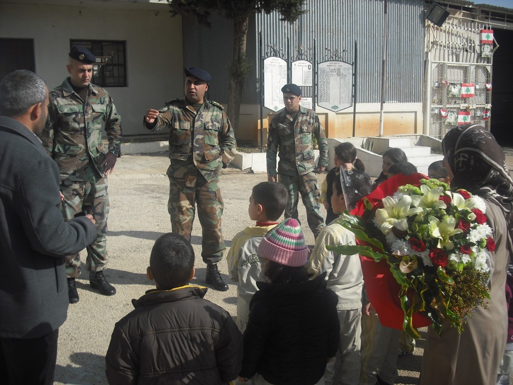 تلامذة مدرسة عيسى بن مريم في ضيافة الجيش اللبناني في عيد الإستقلال