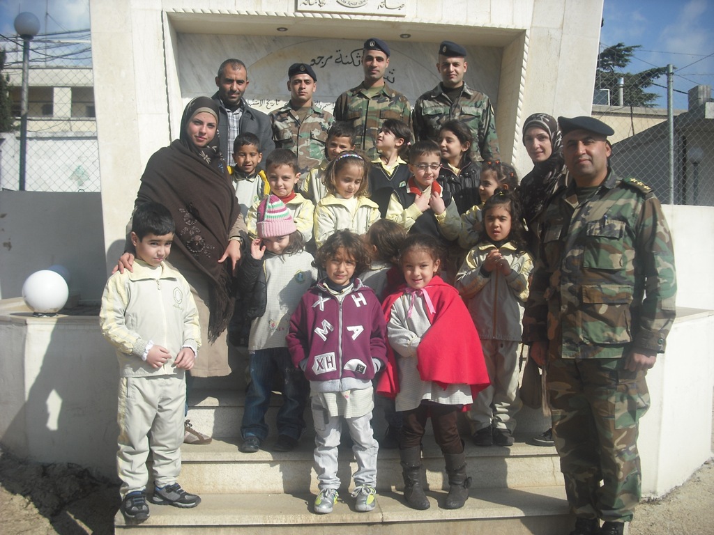 تلامذة مدرسة عيسى بن مريم في ضيافة الجيش اللبناني في عيد الإستقلال