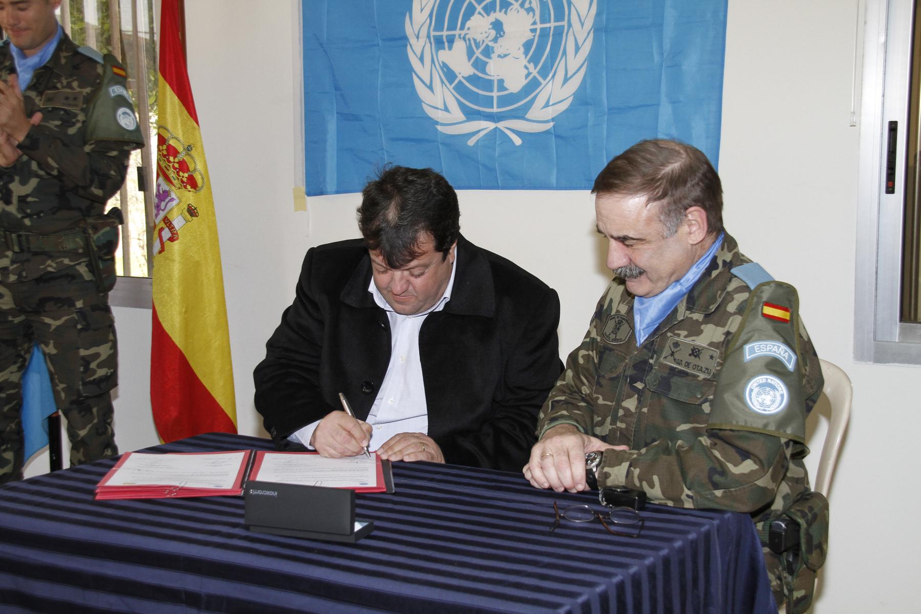 اليونيفيل تموّل تركيب ستة عشر عامود انارة في دير ميماس تعمل بالطاقة الشمسية