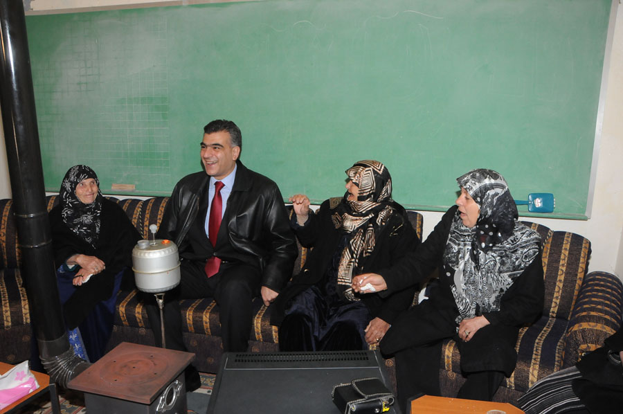 الوزير سليم الصايع  بين المسننين في مركز كفرتبنيت