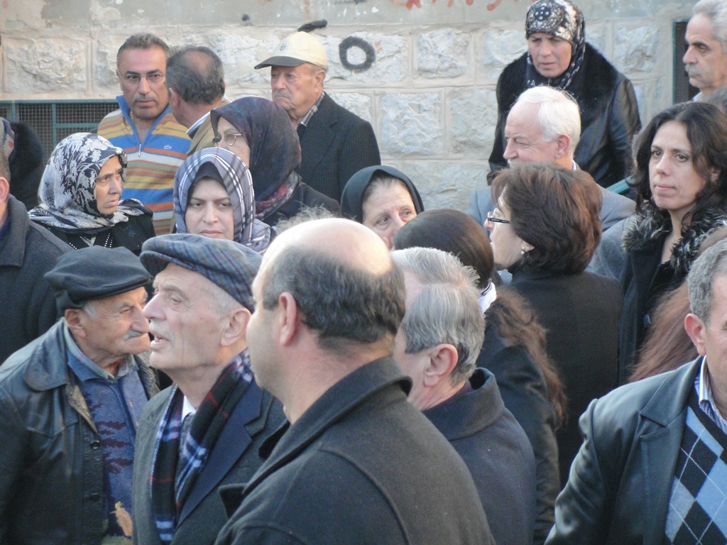 د حليم.. رأيتك في العزاء بعيون الكادحين وعيون زملائك الاطباء والمعلمين والمهندسين والمقاومين