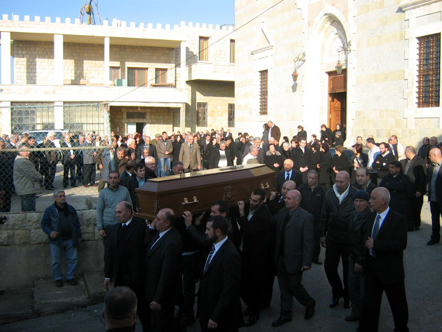  الام الفاضلة نايفة جبور إلى مثواها الأخير