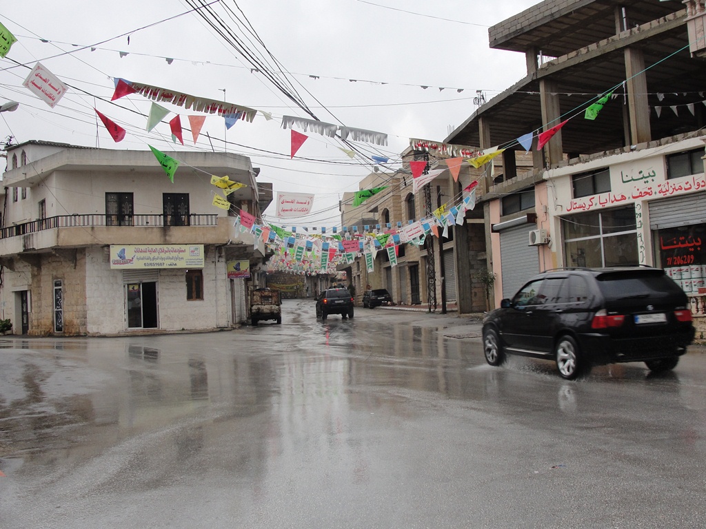 الزينة تتدلى والصور شاهدة