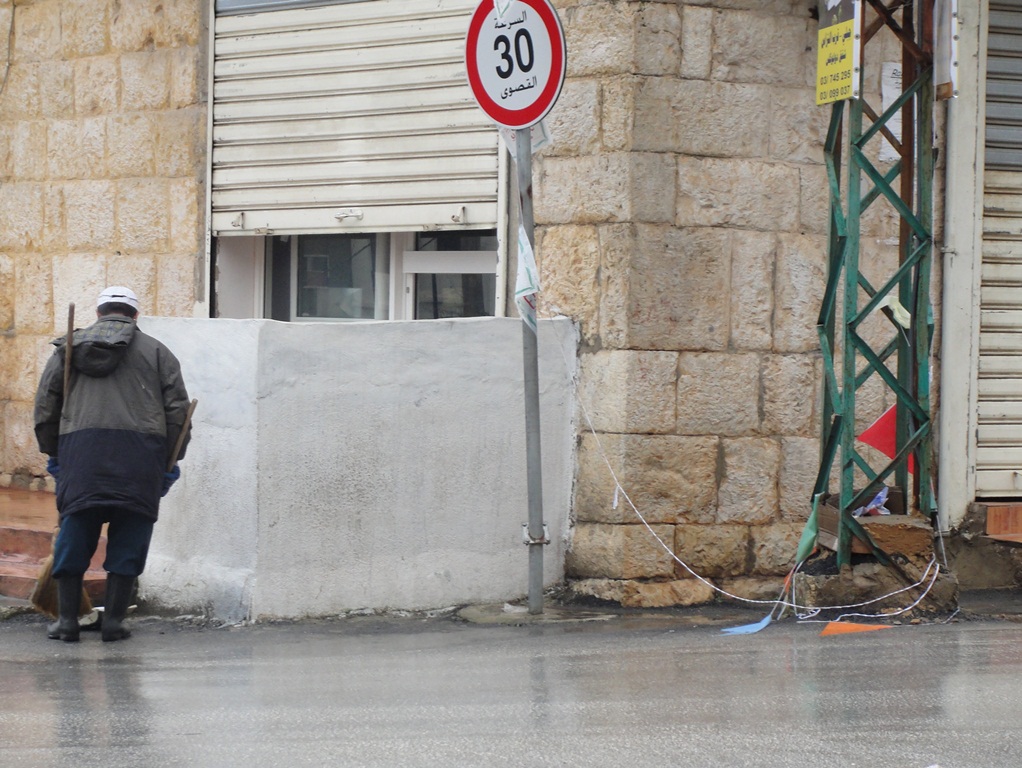 تشكل ضرراً للبيئة وعبئاً على البلدية وعلى عمّالها