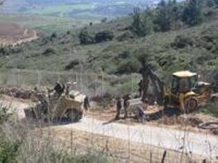 الورشة الإسرائيلية قبالة العديسة (تصوير: جورج نهرا)