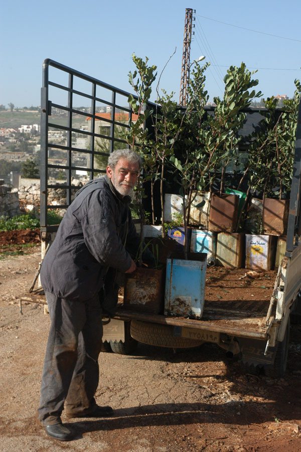 بلدية النبطية الفوقا تلبي نداء الأمين العام لـحزب الله وتباشر بحملة التشجير