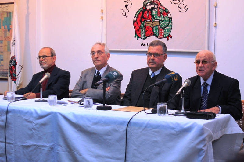 ندوة حول ملحمة الخيارات الصعبة من يوميات الدكتور كامل مهنا في النادي الثقافي العربي