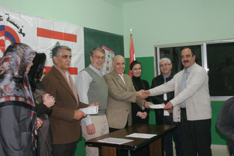 مؤسسة عامل تخرج مدربيها في مركز حارة حريك بالتعاون مع anera