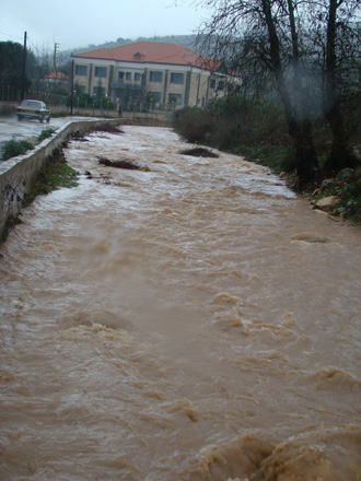 نهر شبعا متدفقا