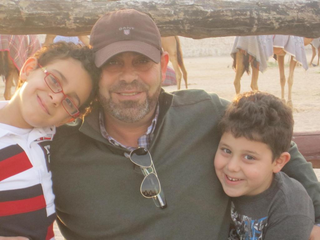 الفنان زهدي نصّار.. سوياً مع أطفاله