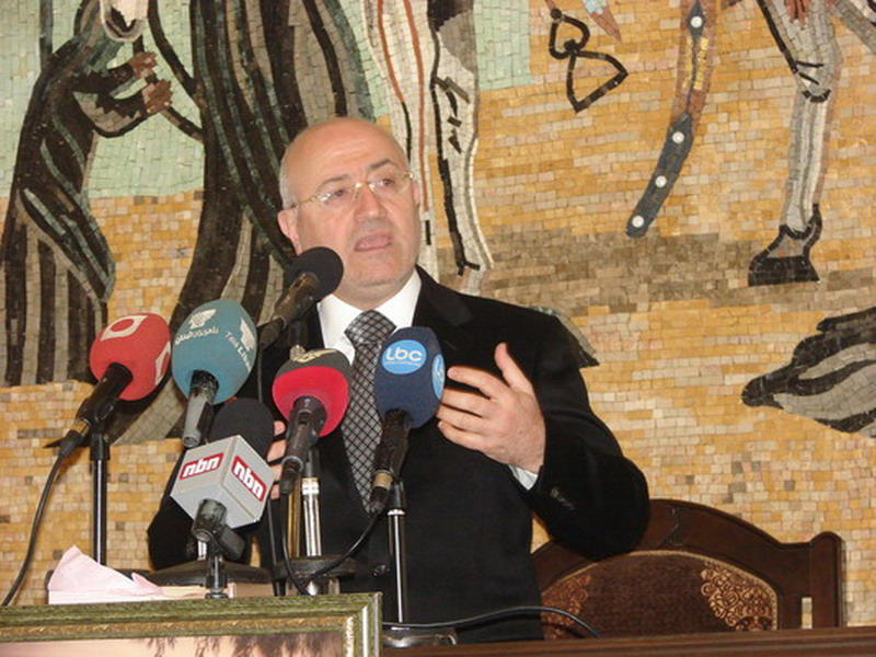 وزير الاشغال العامة في حكومة تصريف الاعمال غازي العريضي