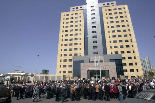 اعتصام أمام وزارة التربية للمطالبة بتحقيق مطالب المعلمين ومنها الحصول على 4 درجات وتعيين المدرسين في ملاك التعليم الأساسي الرسمي