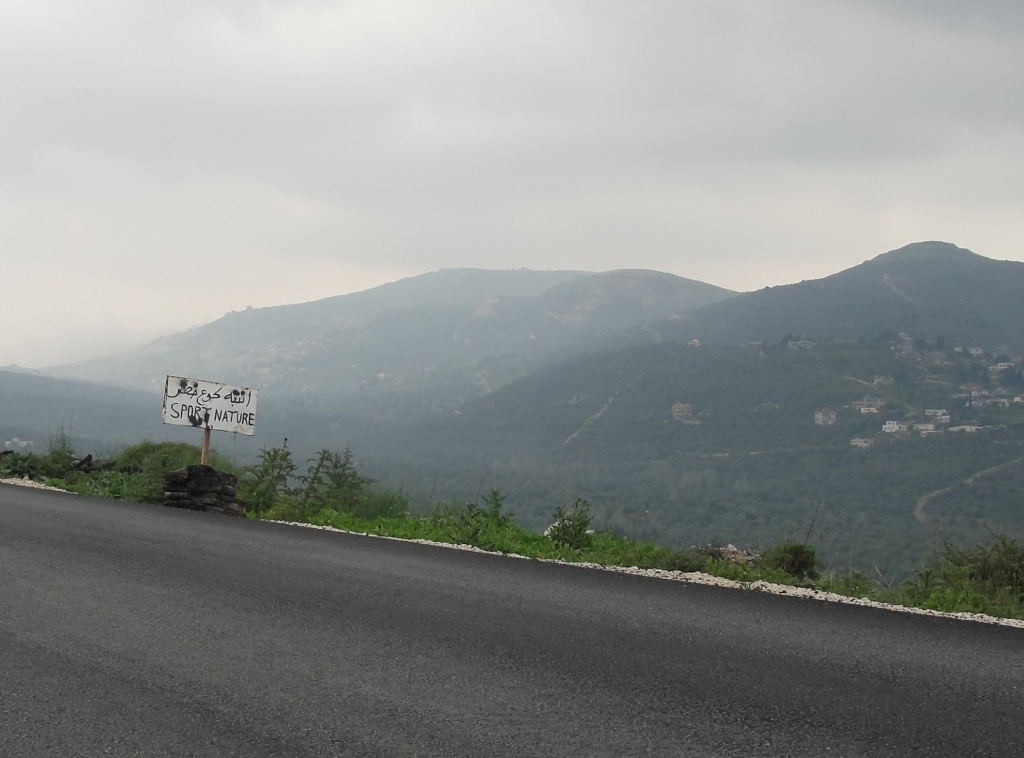 آرمة سير يتيمة زرعها أحد المواطنين مع ما تحمله من أخطاء في الترجمة