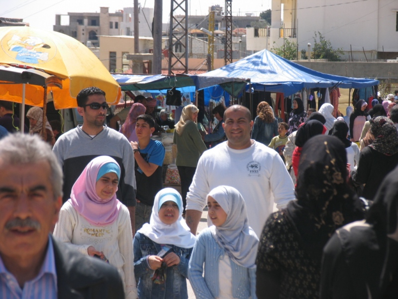 الخياميون يريدون أكل العنب وليس قتل الناطور !