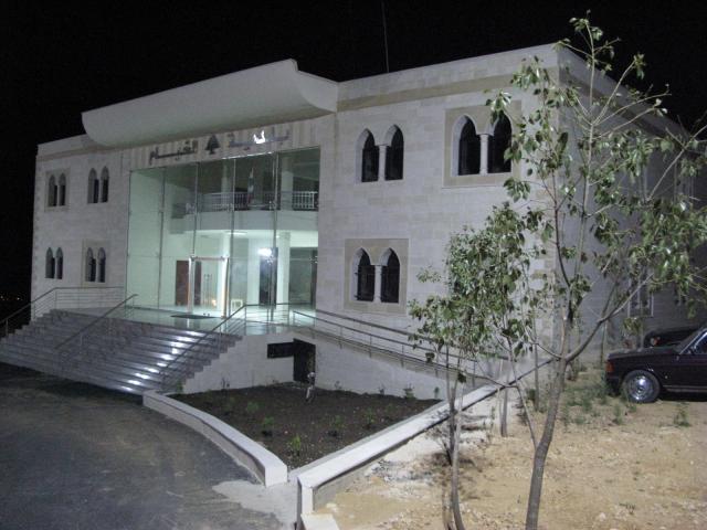 مبنى القصر البلدي الجديد في الخيام