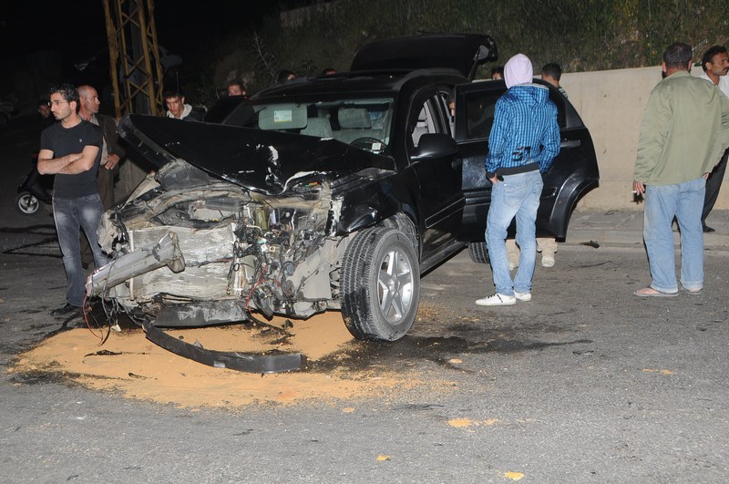 سيارة الرانج جي أم سي أكسينوس ويقودها المواطن علي حوماني (53 عاما) والى جانبه أبنه طارق (16 عاما) من الدوير