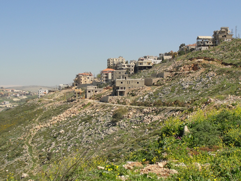 روعة الخيام في شهر نيسان