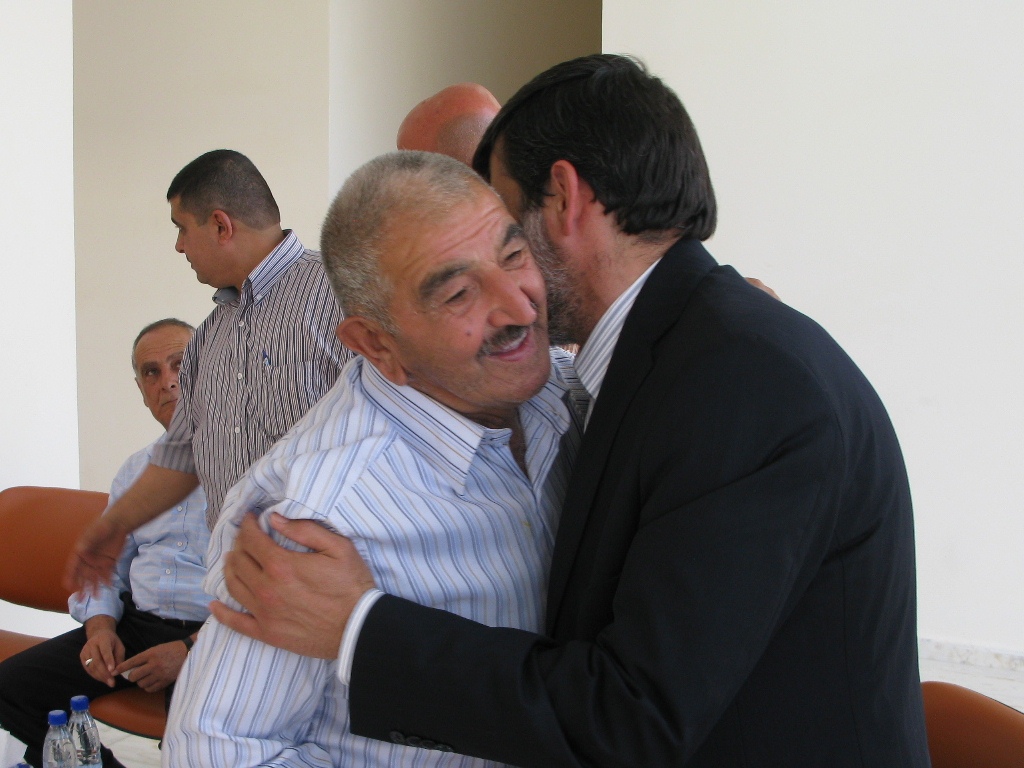 الحاج أبو علي عبد الحسين ادريس (مهنئاً رئيس البلدية على انتخابه): هل كانت قبلة الوداع لأهل البلدة التي أحبها؟